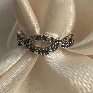 ❤️ 2 for $10 PRICE DROP 
Studded Twist Ring